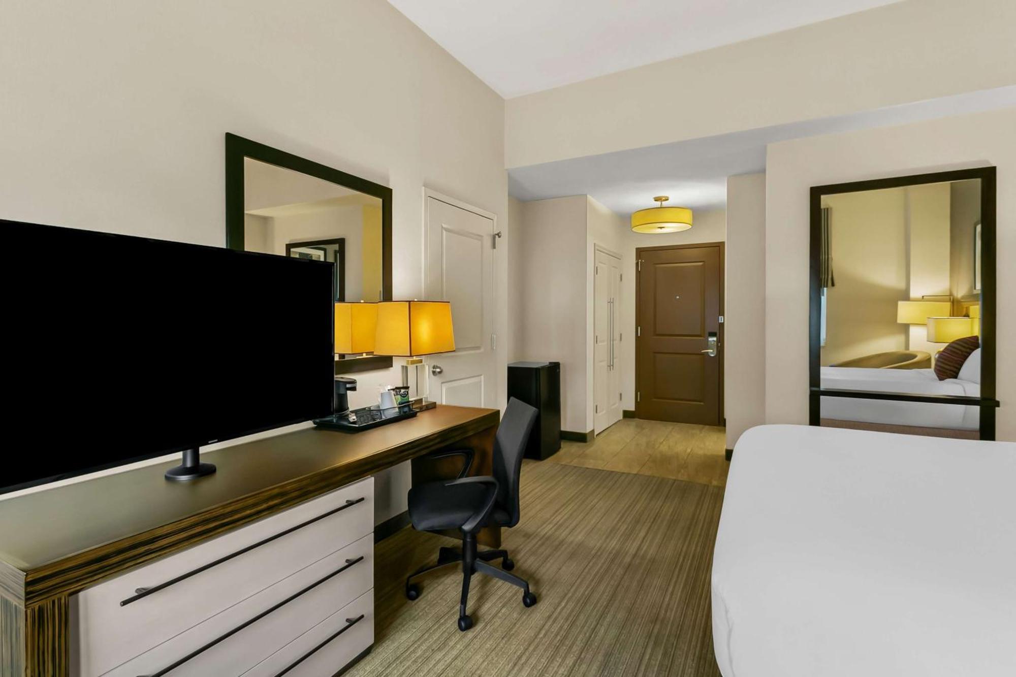 Sonesta Hotel Baltimore Inner Harbor Exterior photo