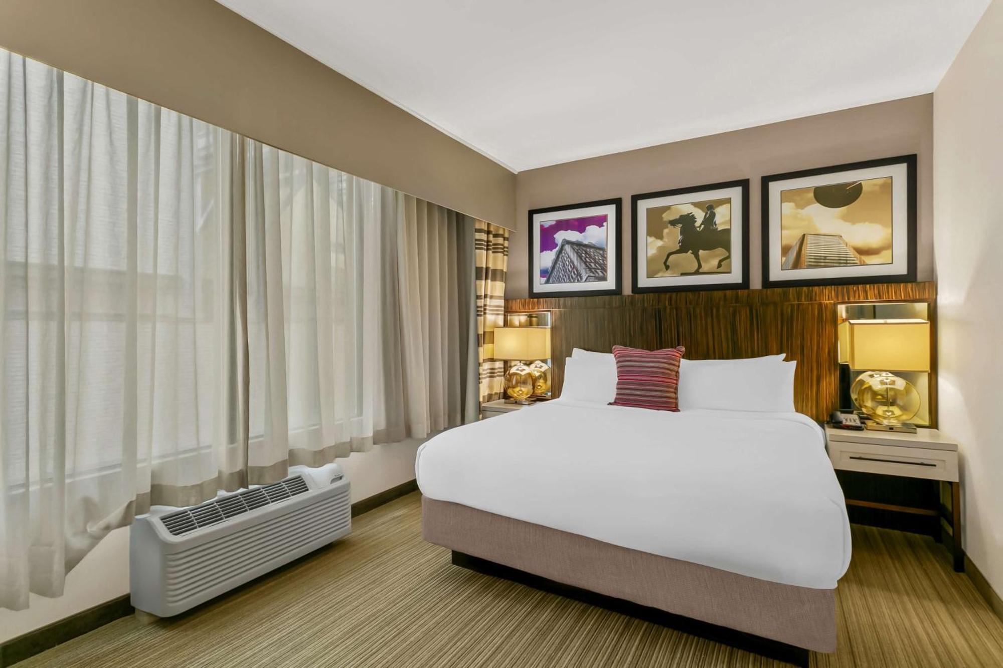 Sonesta Hotel Baltimore Inner Harbor Exterior photo