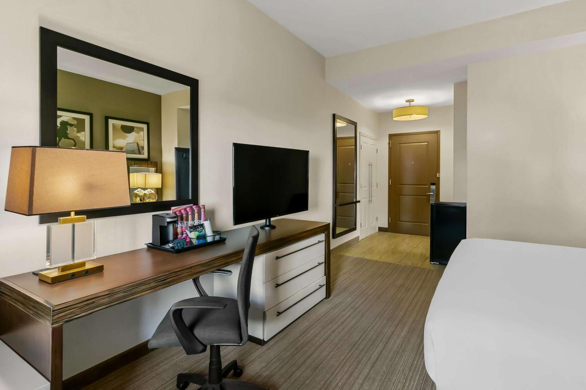 Sonesta Hotel Baltimore Inner Harbor Exterior photo