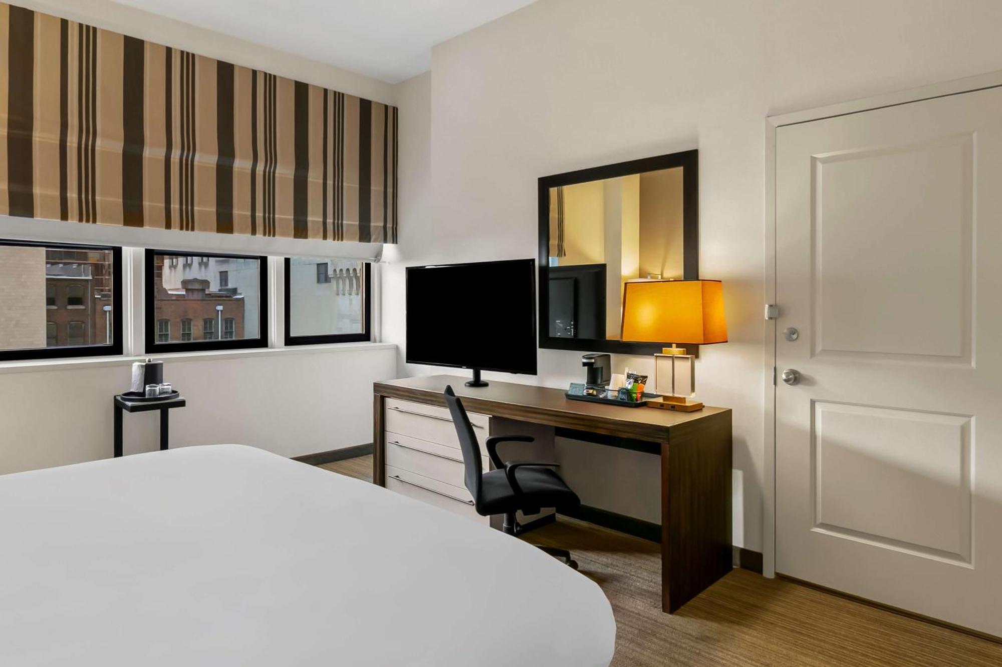 Sonesta Hotel Baltimore Inner Harbor Exterior photo