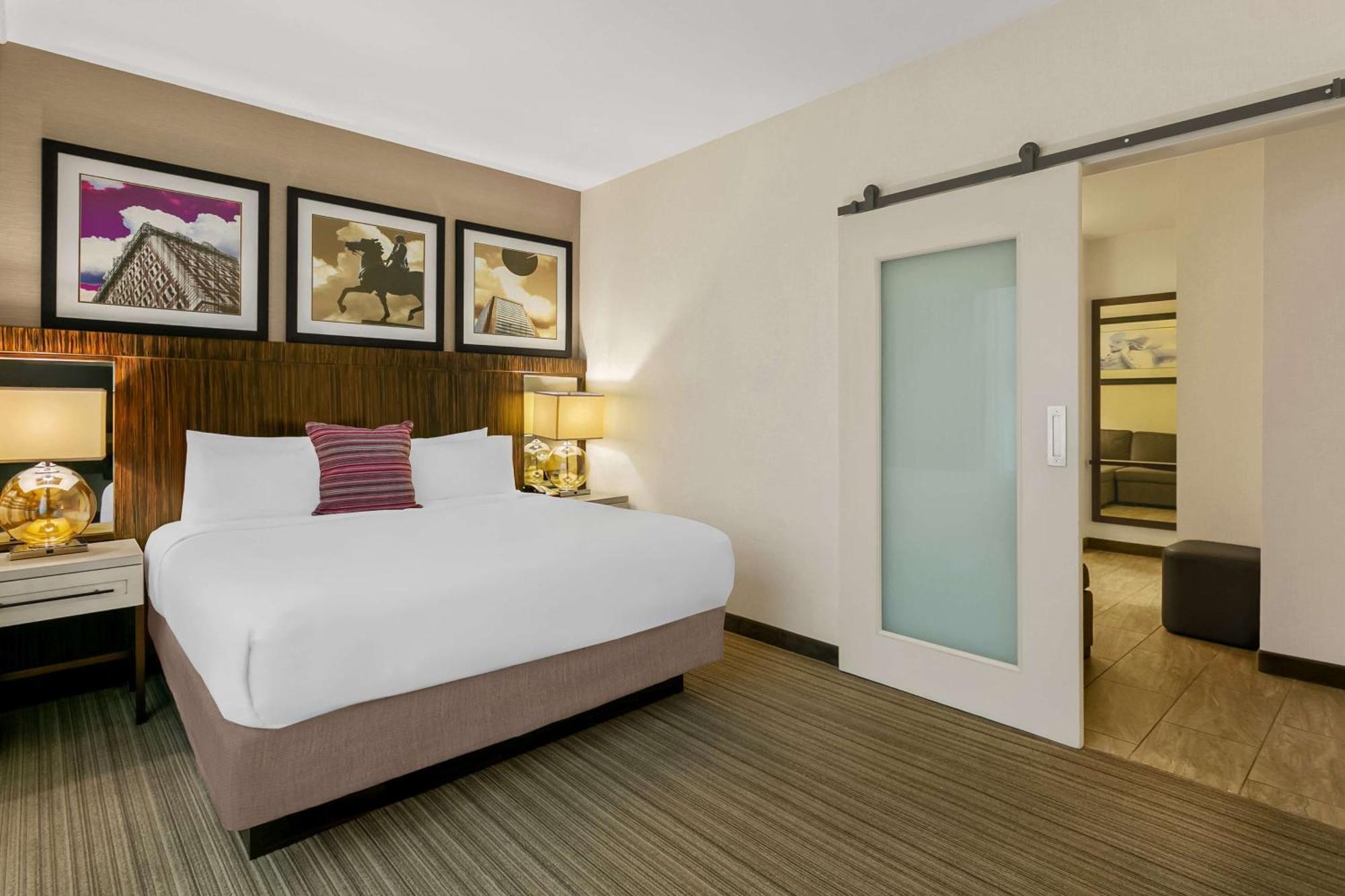 Sonesta Hotel Baltimore Inner Harbor Exterior photo